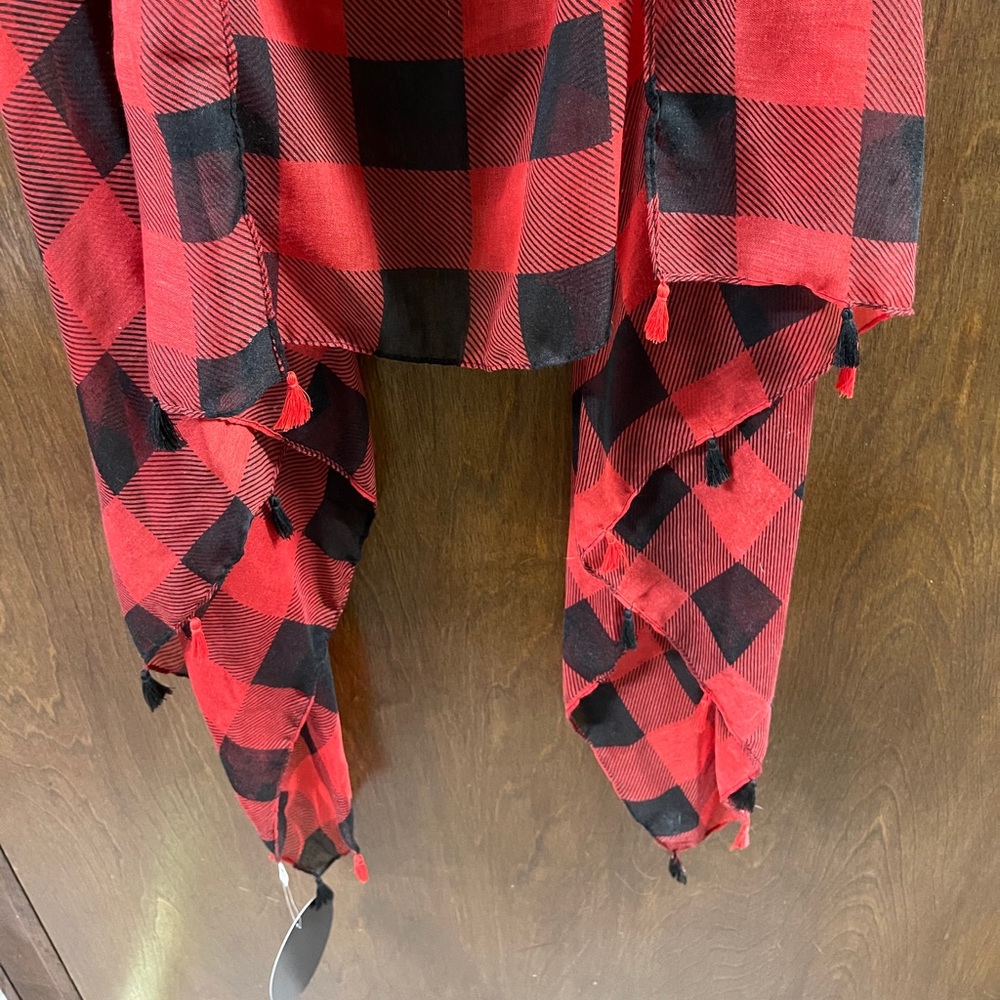Drape front vest. NWT. Buffalo check pattern